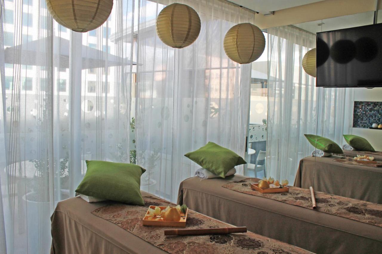 Hotel 100 Luxury Suites By Preferred โบโกตา ภายนอก รูปภาพ The interior of the restaurant
