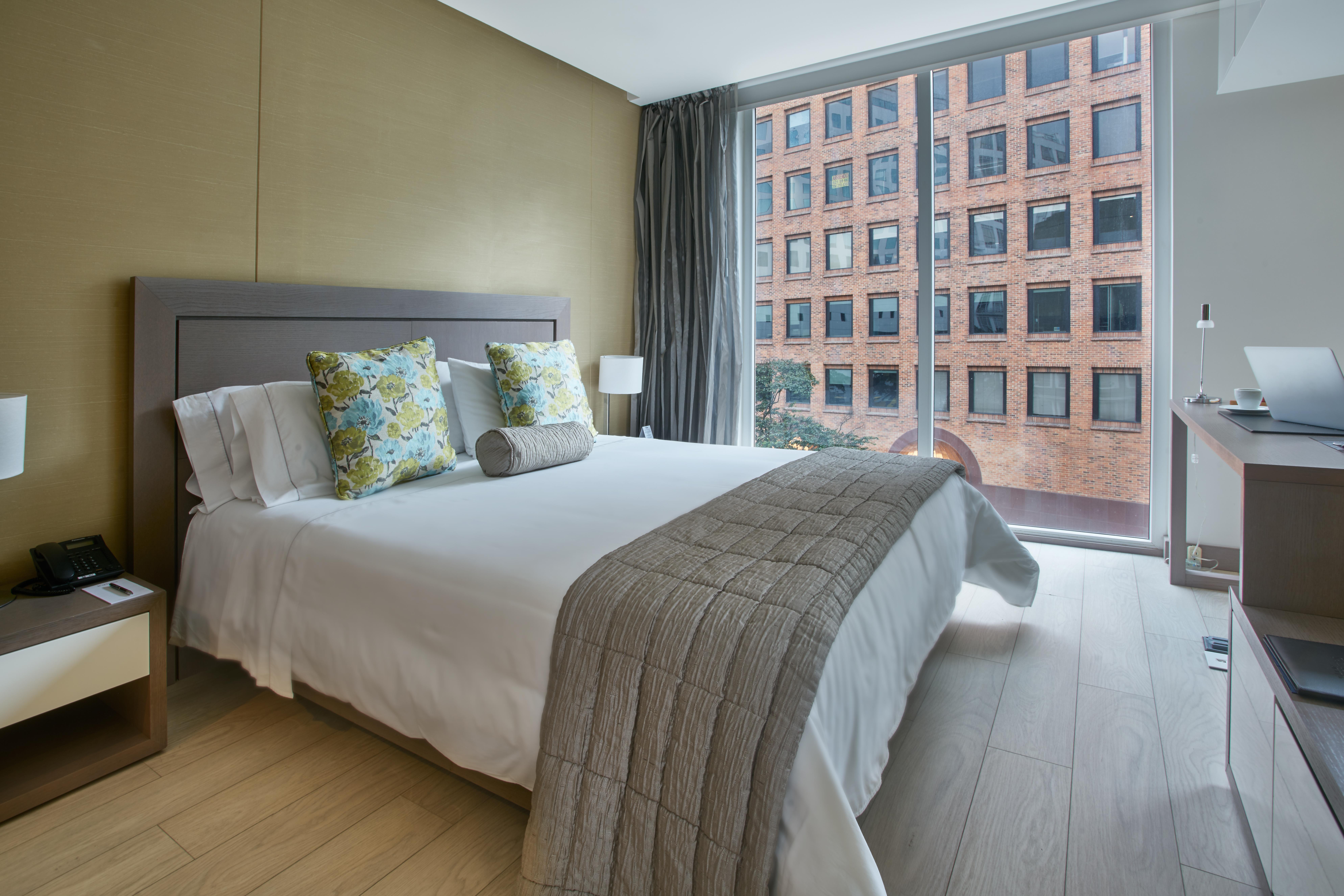 Hotel 100 Luxury Suites By Preferred โบโกตา ภายนอก รูปภาพ A bedroom at the hotel