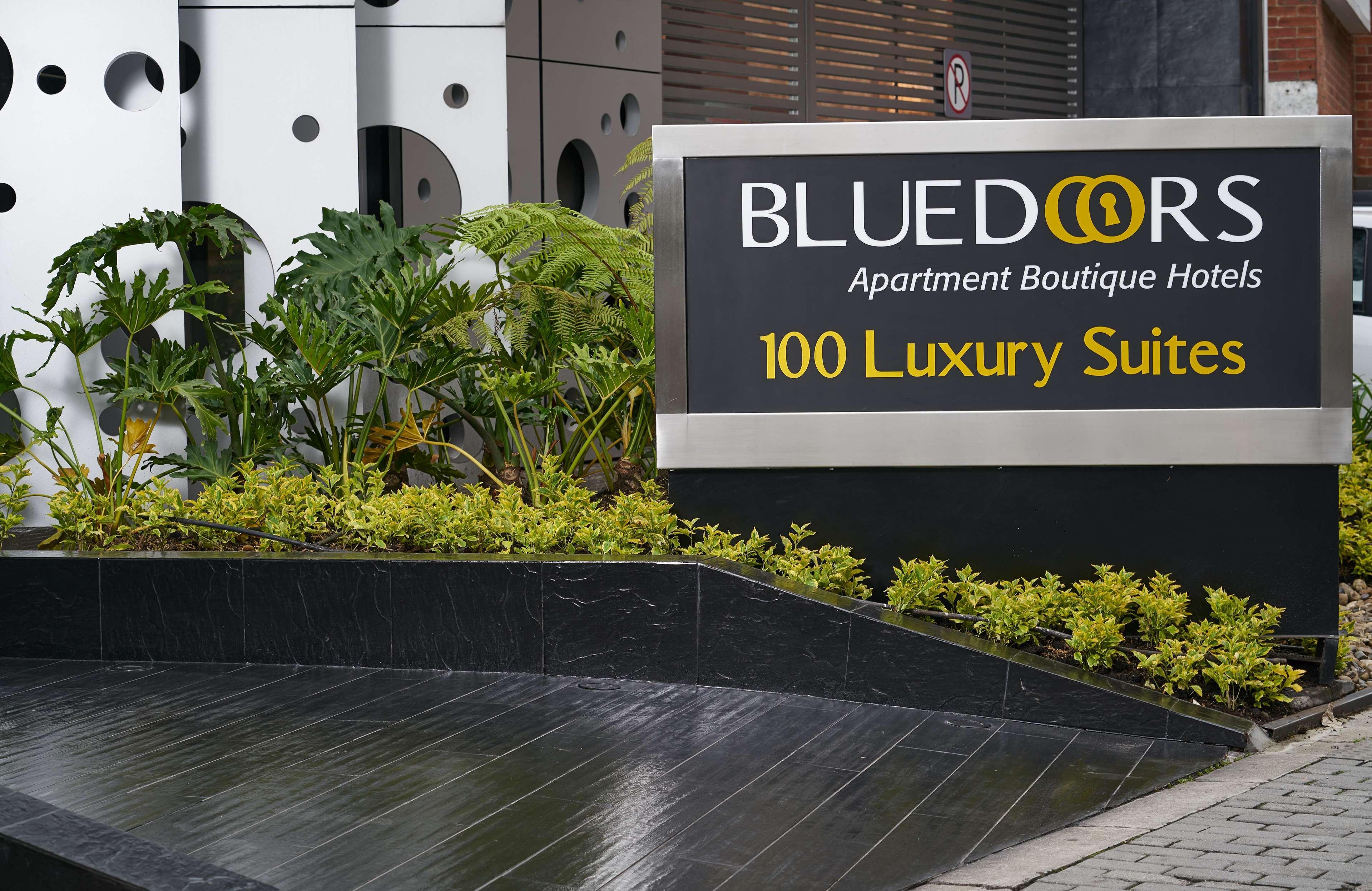 Hotel 100 Luxury Suites By Preferred โบโกตา ภายนอก รูปภาพ Bluedors