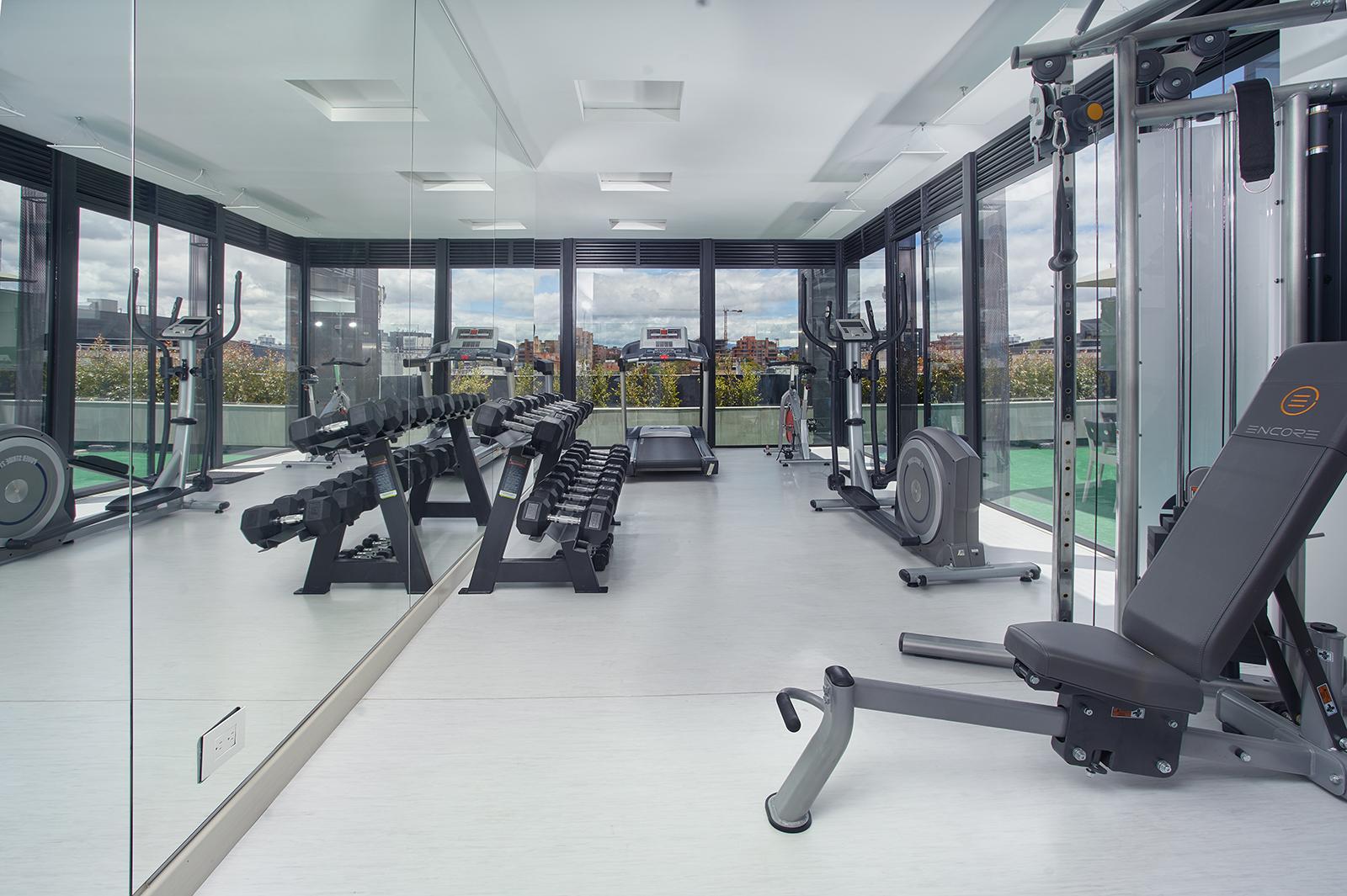 Hotel 100 Luxury Suites By Preferred โบโกตา ภายนอก รูปภาพ The gym at the London Business School