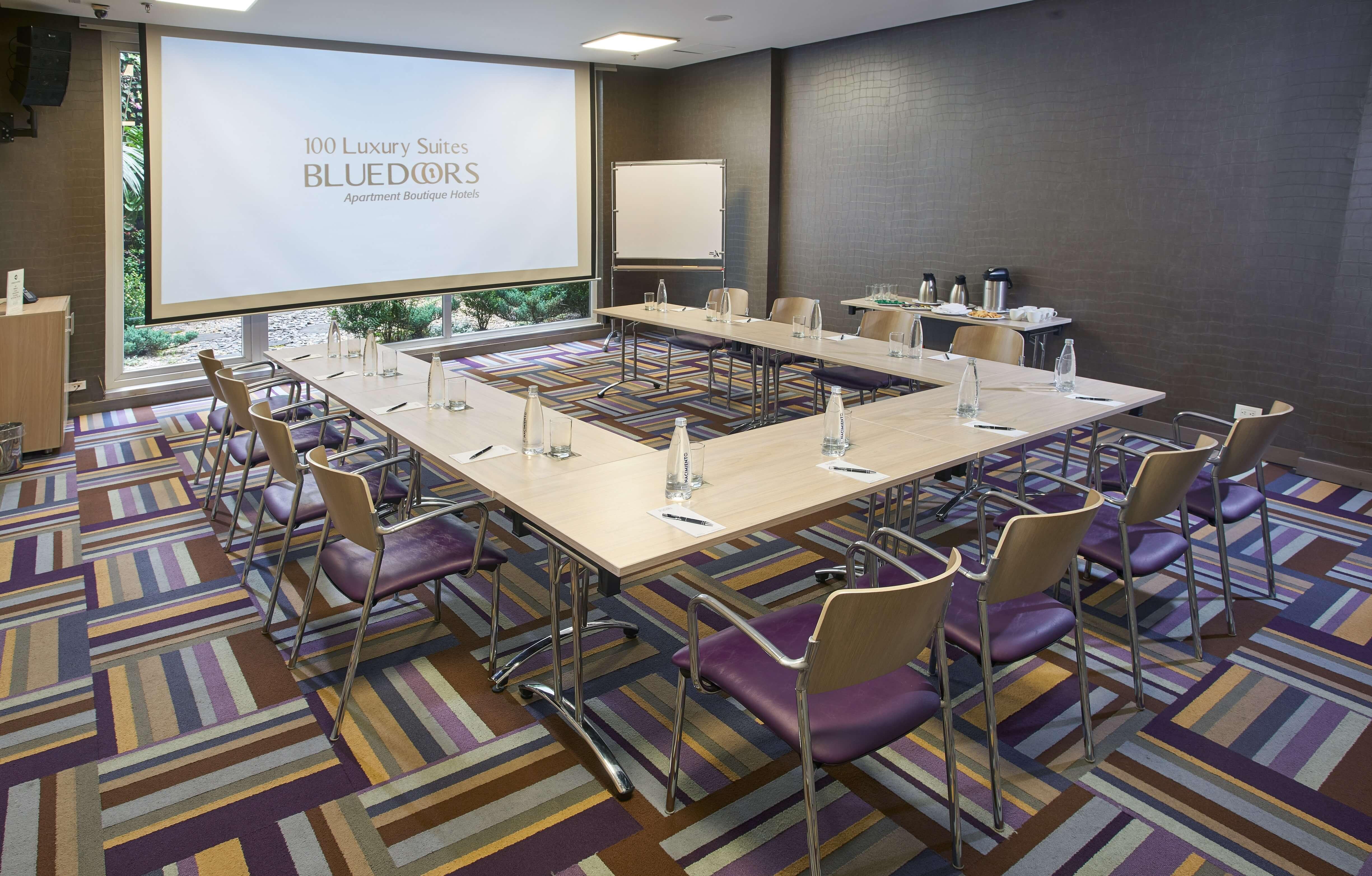 Hotel 100 Luxury Suites By Preferred โบโกตา ภายนอก รูปภาพ Meeting room