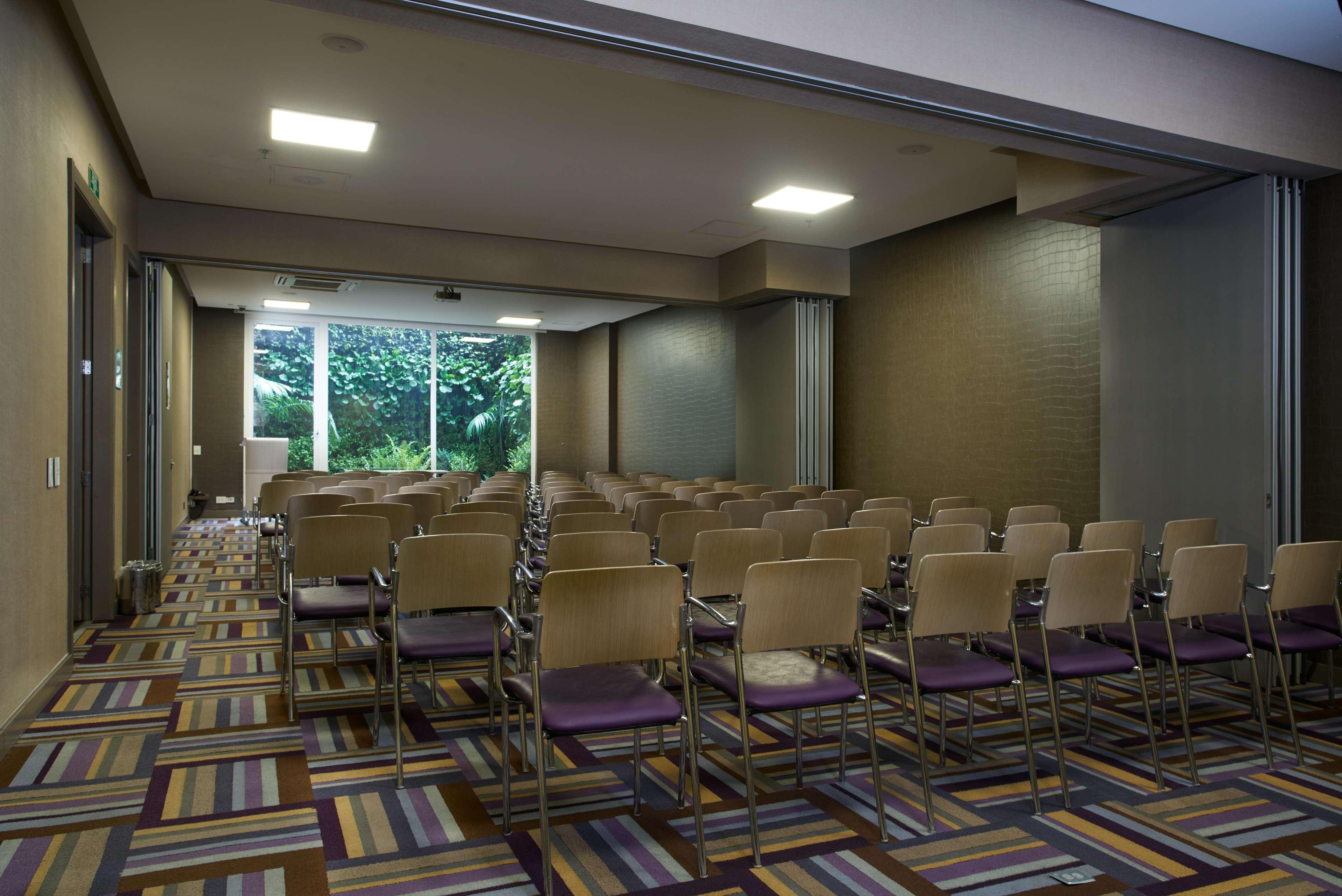 Hotel 100 Luxury Suites By Preferred โบโกตา ภายนอก รูปภาพ A meeting room at the hotel