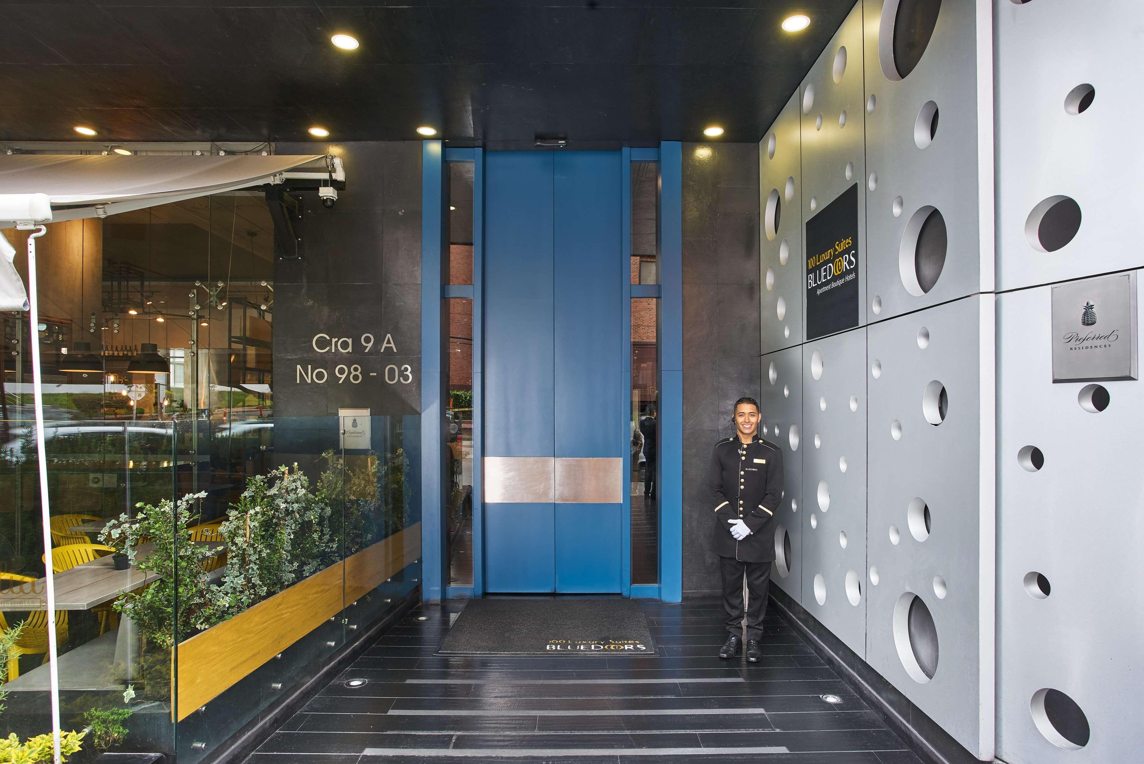 Hotel 100 Luxury Suites By Preferred โบโกตา ภายนอก รูปภาพ Entrance to the hotel