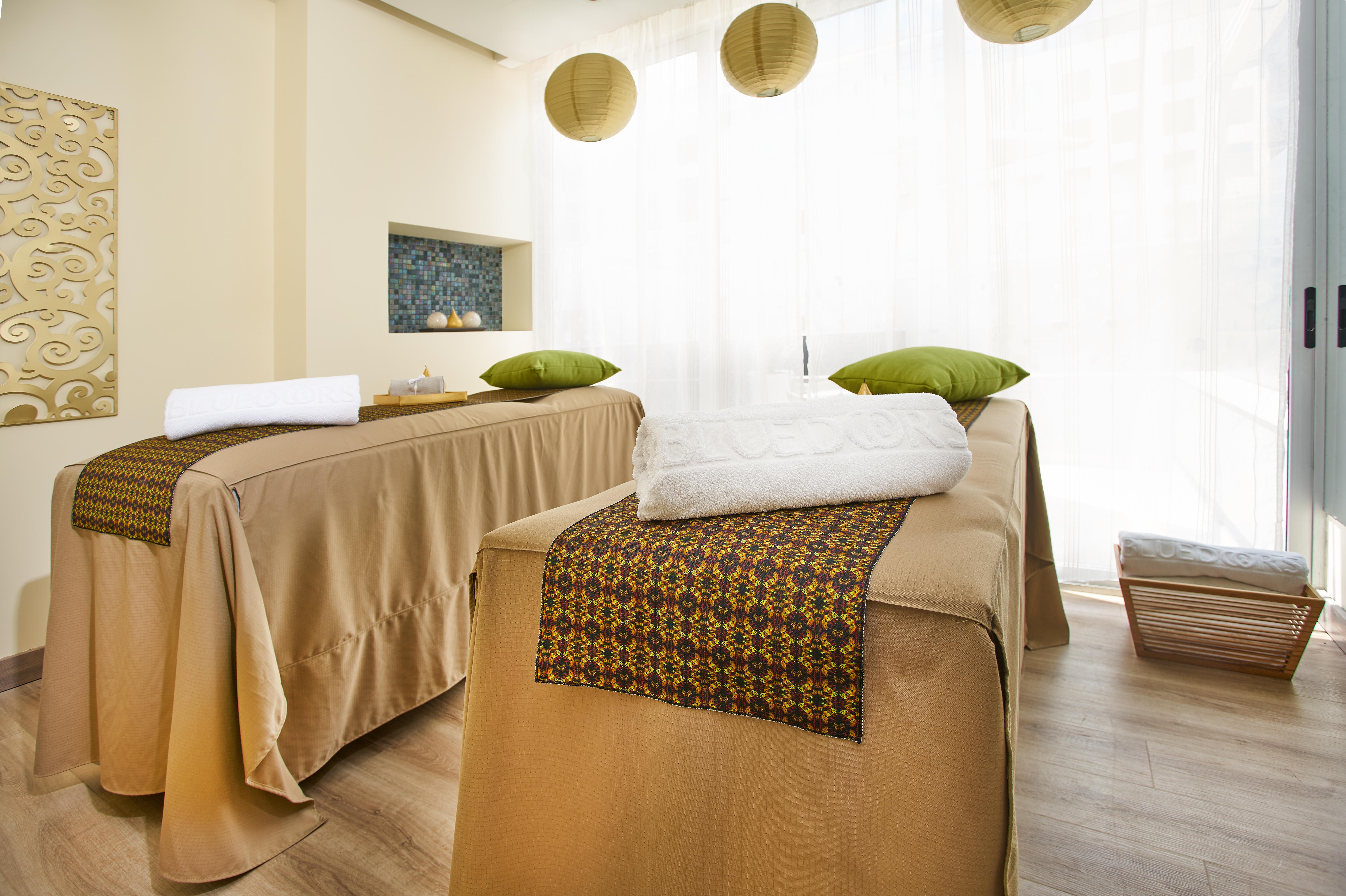 Hotel 100 Luxury Suites By Preferred โบโกตา ภายนอก รูปภาพ Thai massage beds