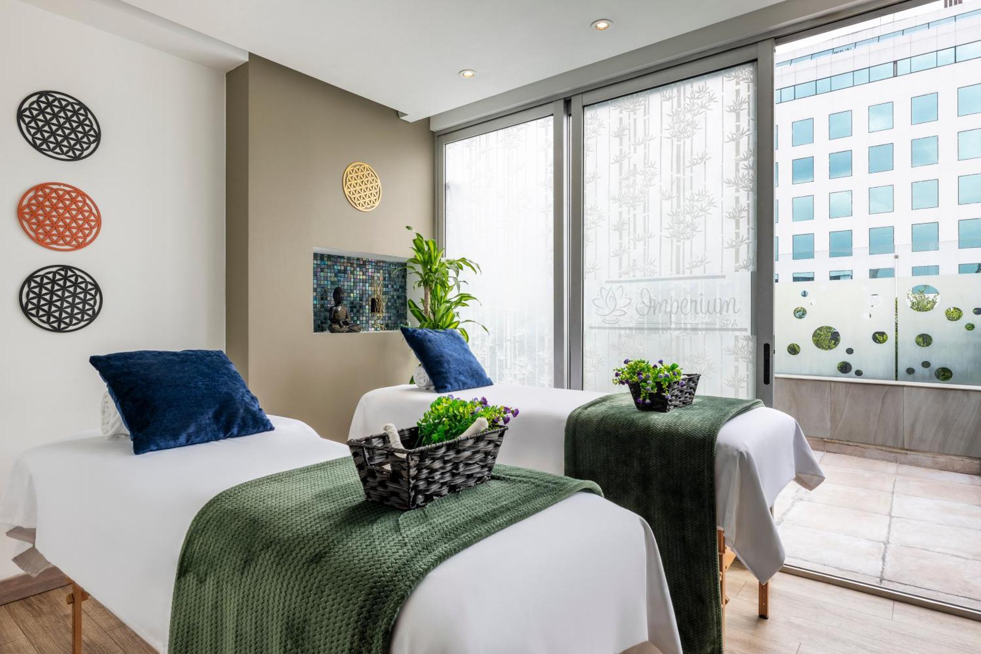 Hotel 100 Luxury Suites By Preferred โบโกตา ภายนอก รูปภาพ The Spa at The Ivy Collection