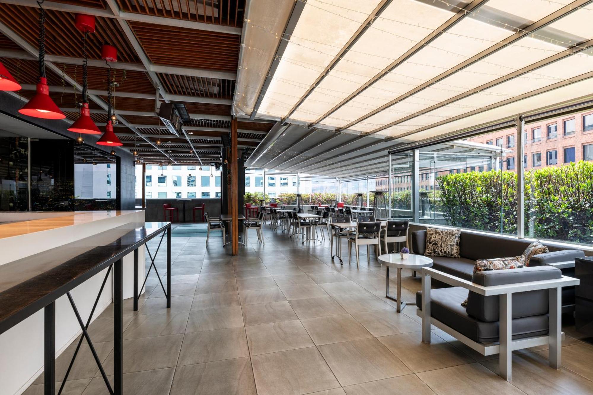 Hotel 100 Luxury Suites By Preferred โบโกตา ภายนอก รูปภาพ The 10th floor of the building