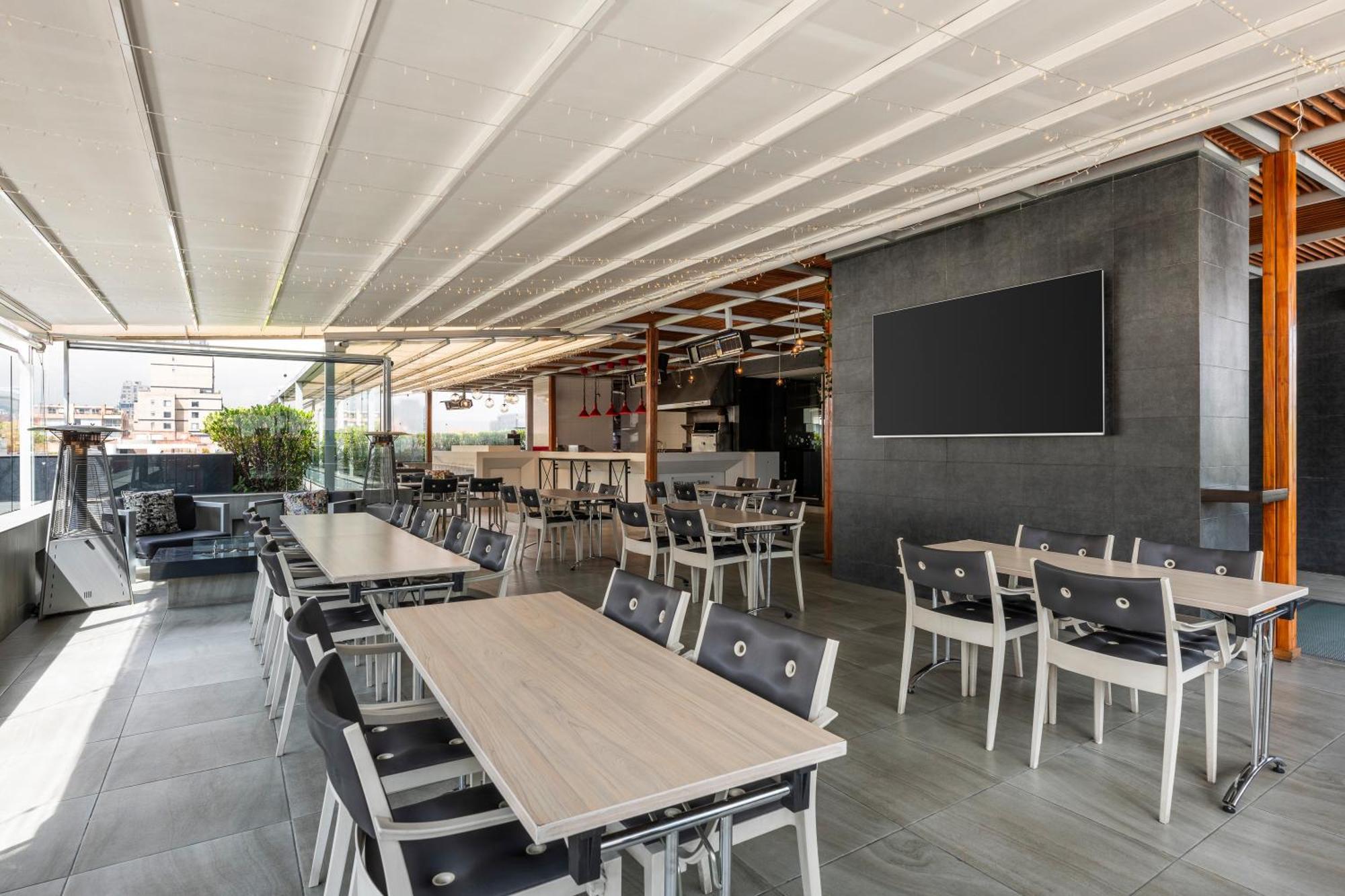 Hotel 100 Luxury Suites By Preferred โบโกตา ภายนอก รูปภาพ The restaurant