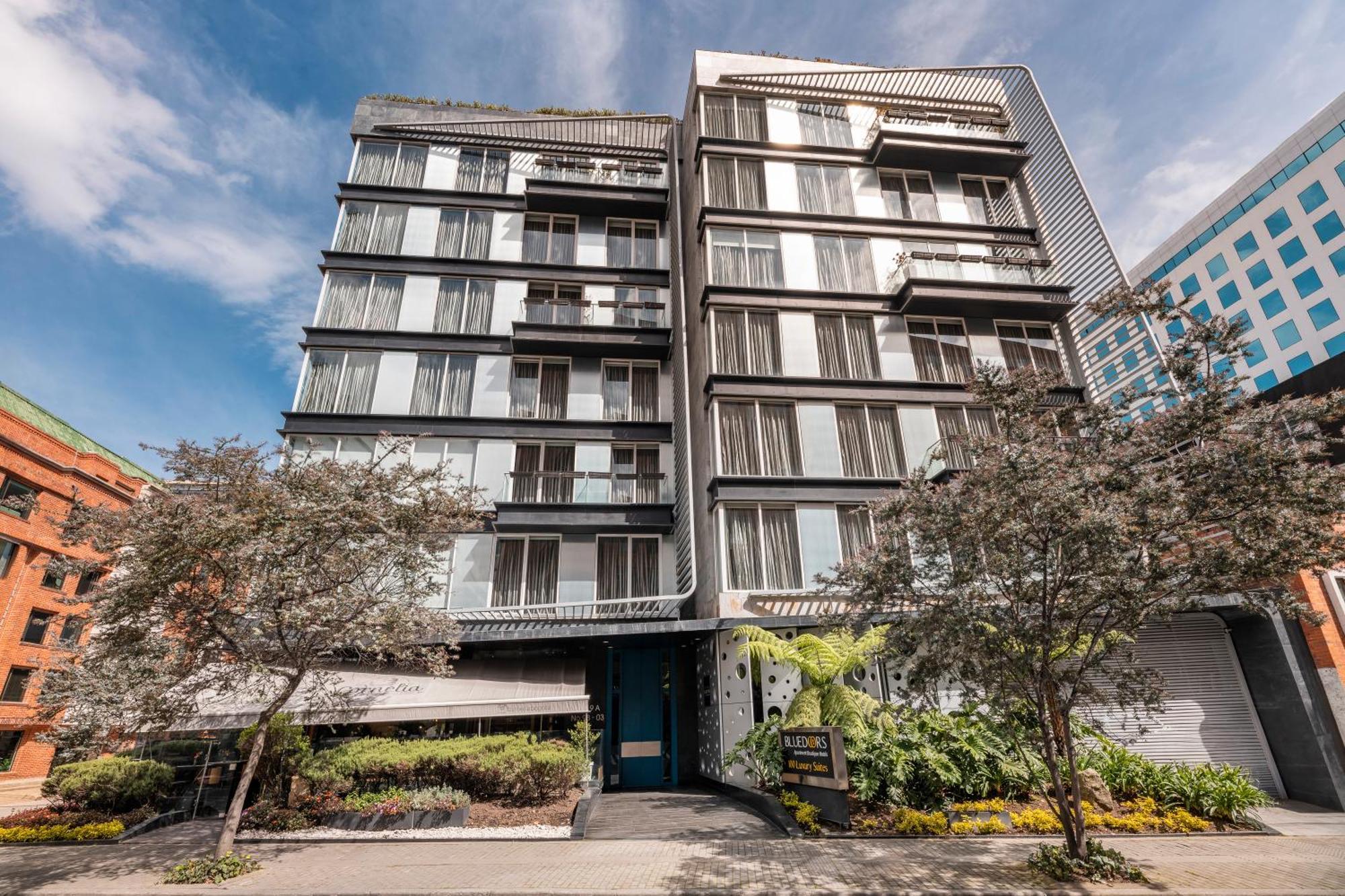 Hotel 100 Luxury Suites By Preferred โบโกตา ภายนอก รูปภาพ The building in 2019