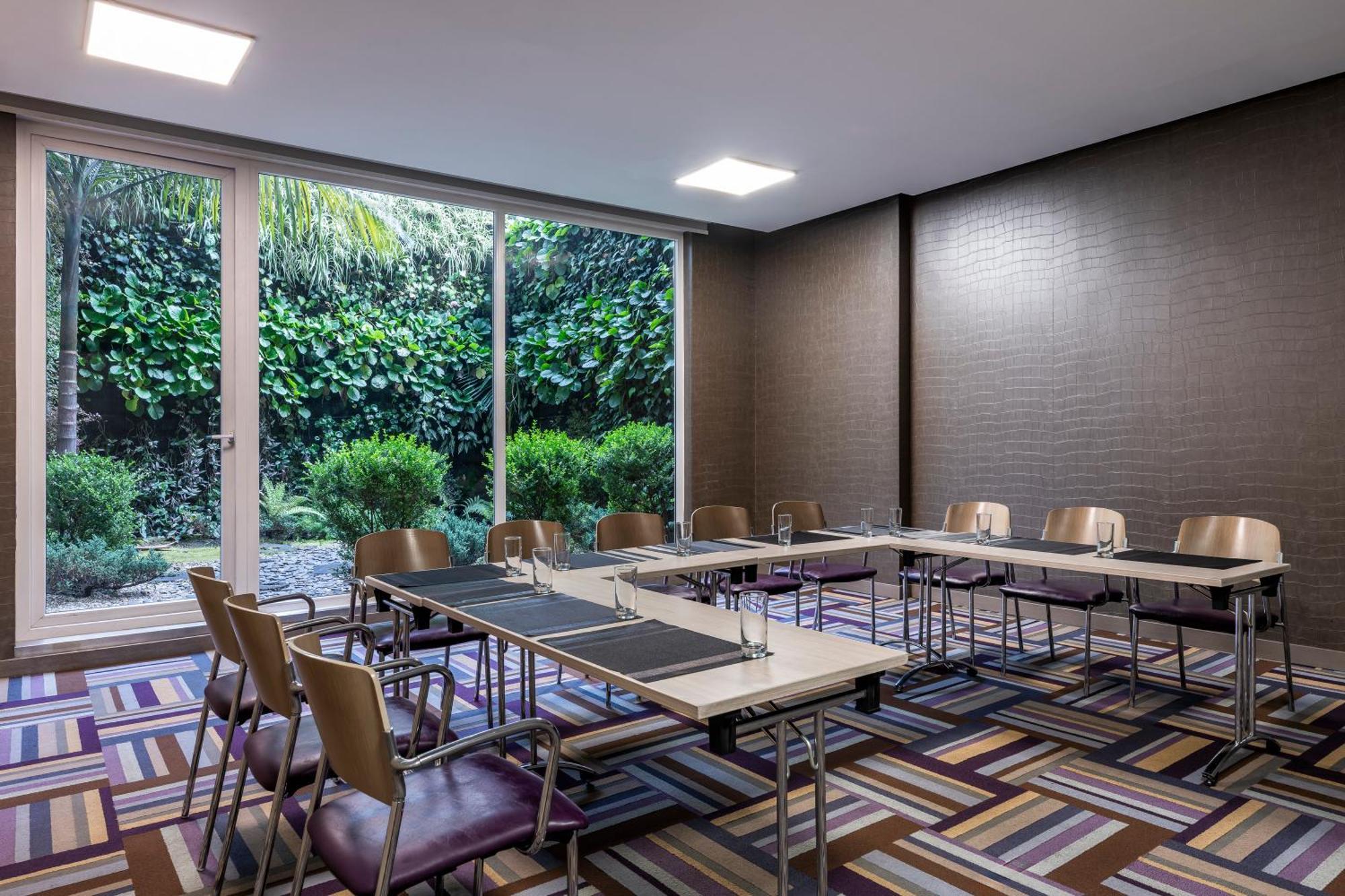 Hotel 100 Luxury Suites By Preferred โบโกตา ภายนอก รูปภาพ Meeting room