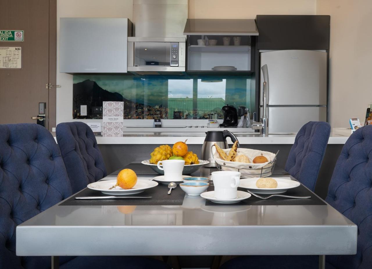 Hotel 100 Luxury Suites By Preferred โบโกตา ภายนอก รูปภาพ A modern kitchen